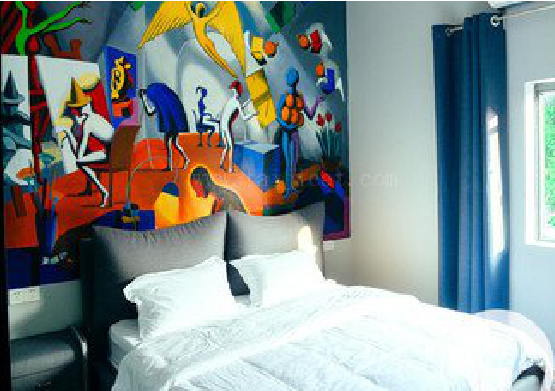  平利对于酒店的墙体彩绘而言更注重哪些方面？